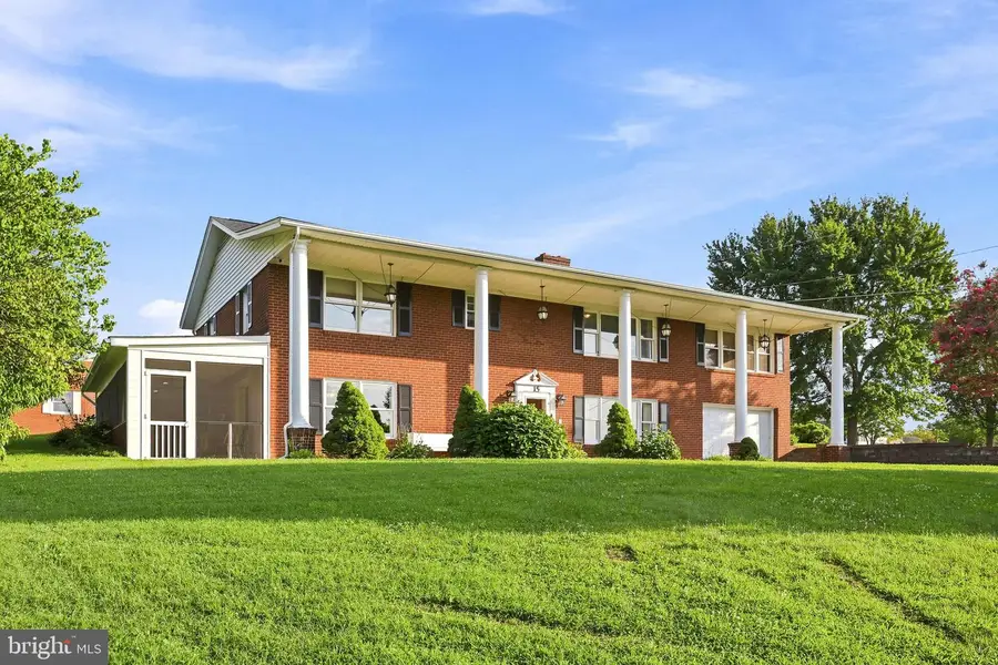 15 Painter St, Luray, VA 22835 - #3