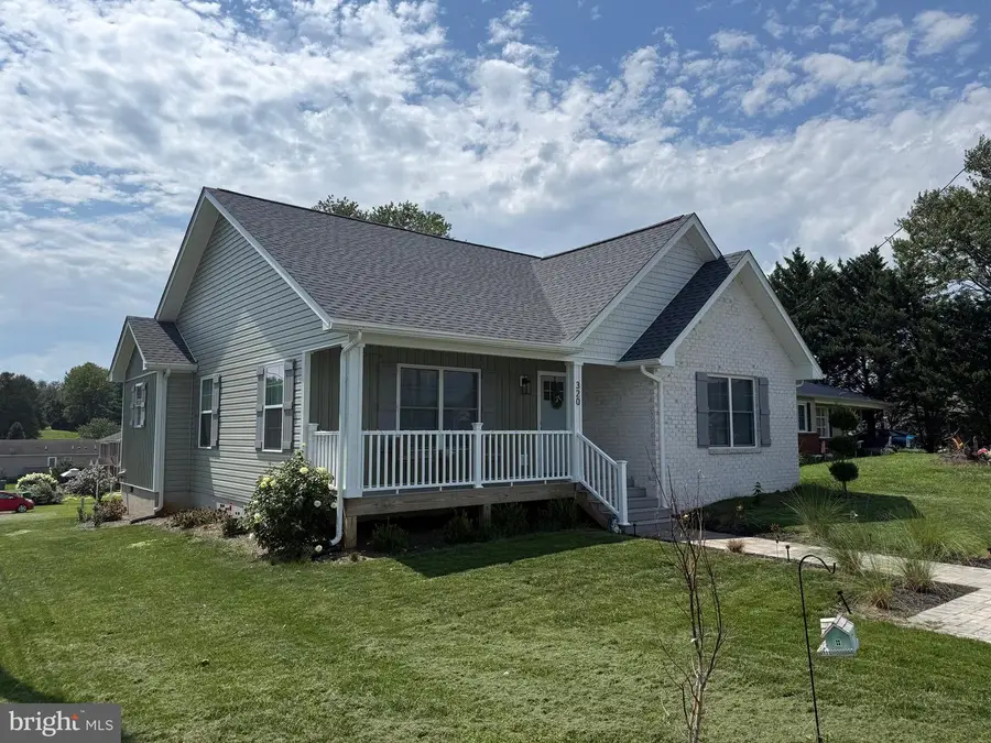 320 Eighth Ave, Luray, VA 22835 - #2