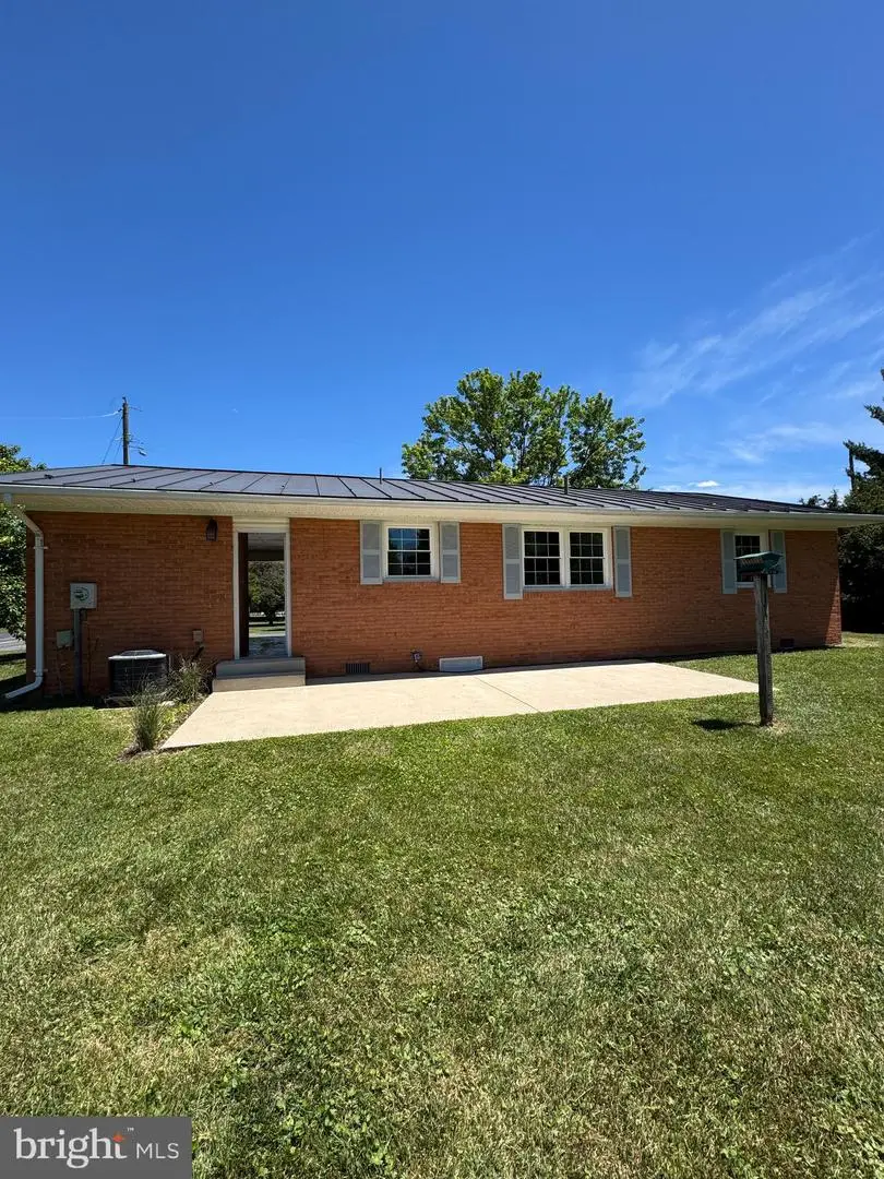 2 Springcrest Dr, Luray, VA 22835 - #2