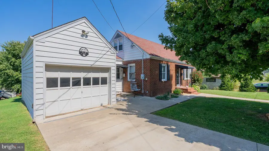 205 Shenandoah Ave, Shenandoah, VA 22849 - #3