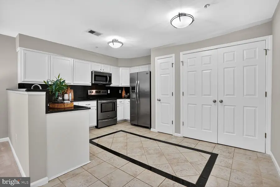 305 Overlook Dr #305, Occoquan, VA 22125 - Image #2