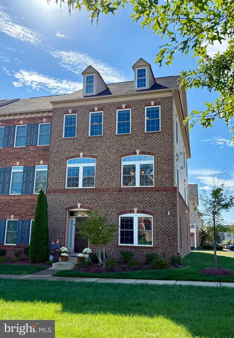 13716 Senea Dr, Gainesville, VA 20155 - Image #1