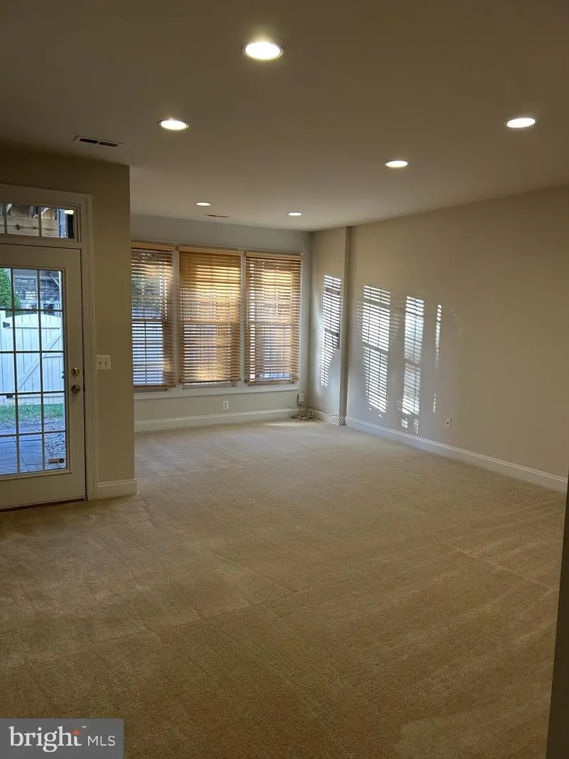 6872 Witton Cir, Gainesville, VA 20155 - Image #3