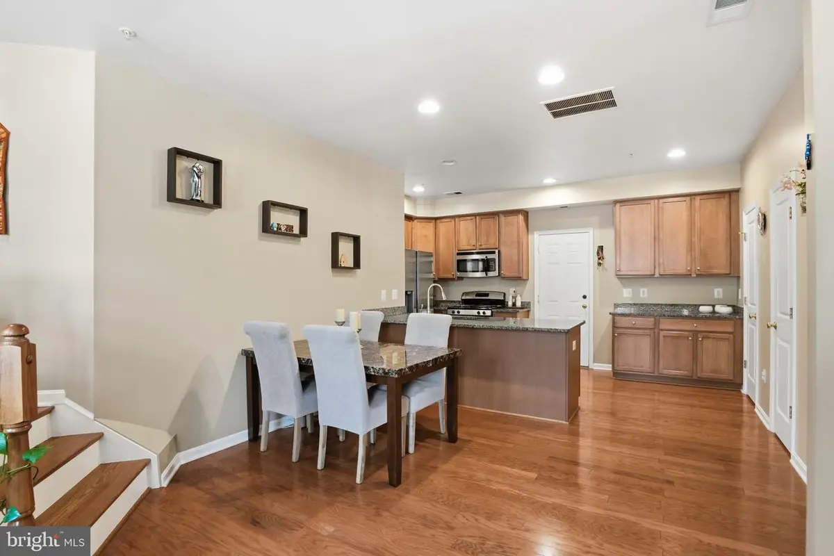 8013 Crescent Park Dr, Gainesville, VA 20155 - Image #1