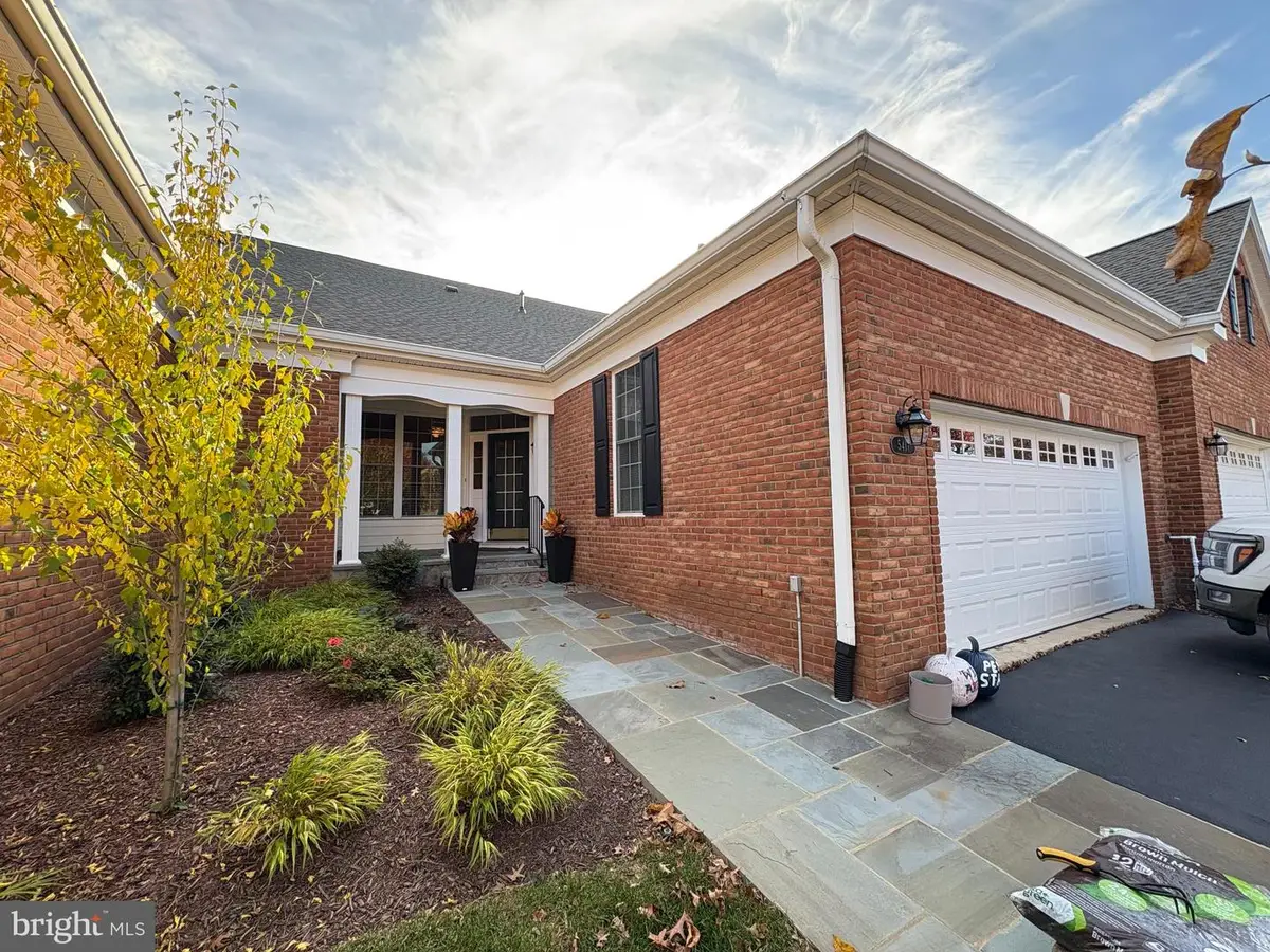 5411 Trevino Dr, Haymarket, VA 20169 - Image #1