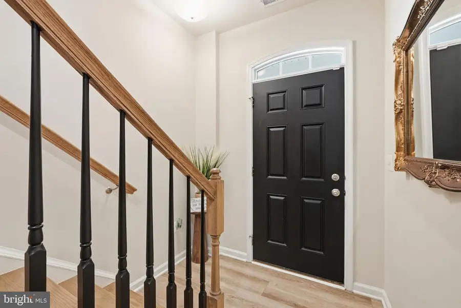 18363 Reaper Hill Ct, Triangle, VA 22172 - Image #3