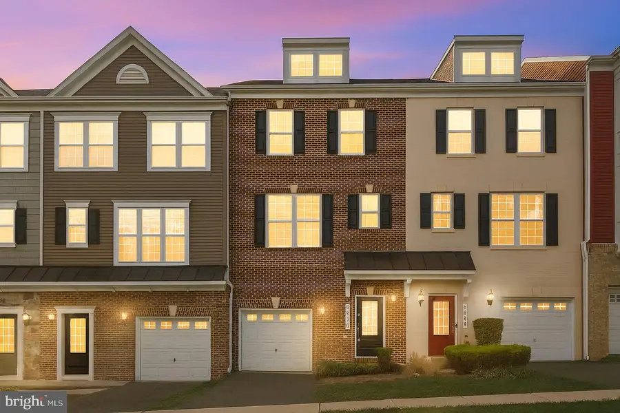 6070 Camerons Ferry Dr, Haymarket, VA 20169 - Image #2