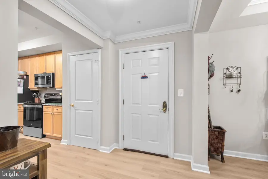 485 Harbor Side St #412, Woodbridge, VA 22191 - Image #2
