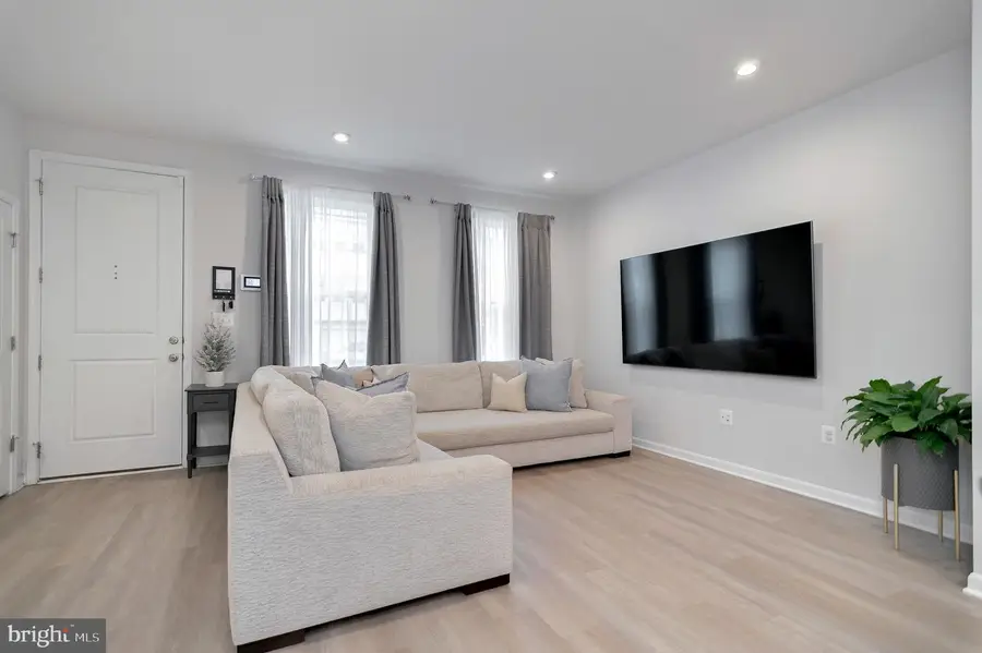 18245 Summit Pointe Dr, Triangle, VA 22172 - Image #2