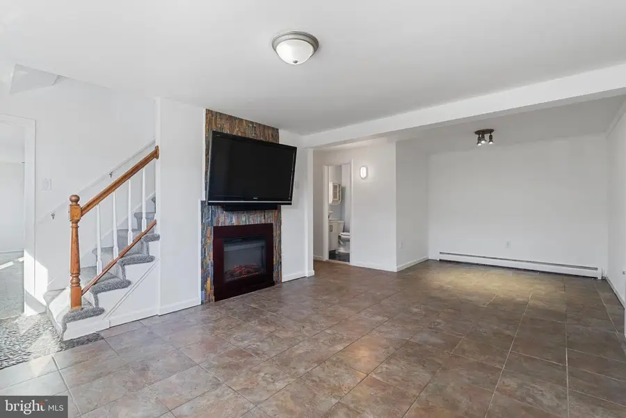 13421 Hillendale Dr, Woodbridge, VA 22193 - Image #2