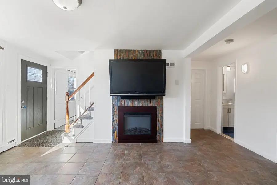 13421 Hillendale Dr, Woodbridge, VA 22193 - Image #3