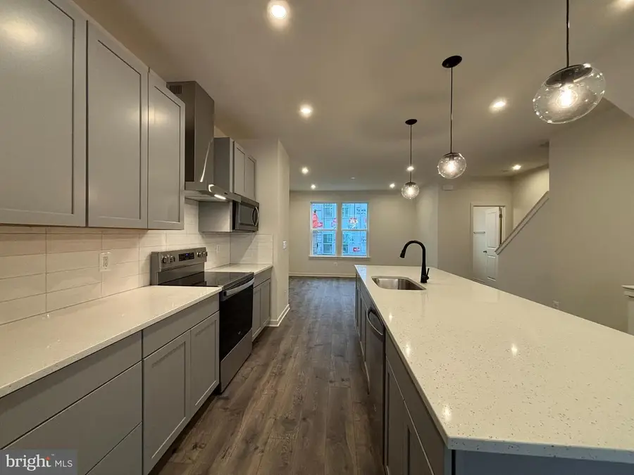 17954 Alicia Ave, Dumfries, VA 22026 - Image #2