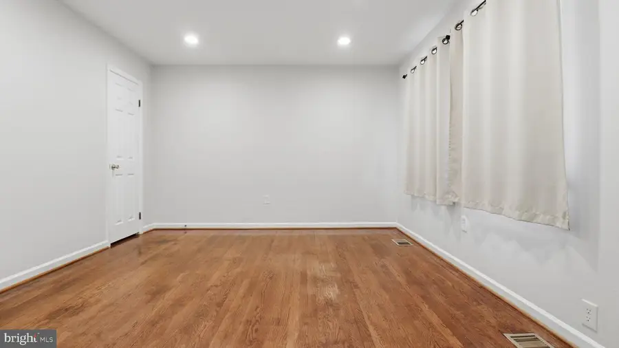 14906 Cordell Ave, Woodbridge, VA 22193 - #3