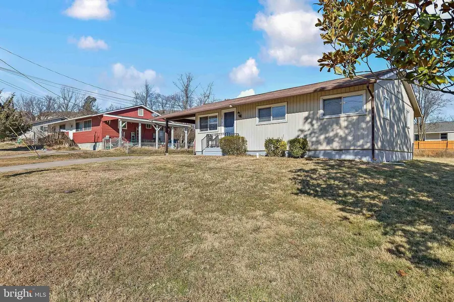 13513 Fitzhugh Ln, Woodbridge, VA 22191 - #2