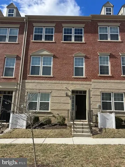 7868 Crescent Park Dr, Gainesville, VA 20155 - Image #1