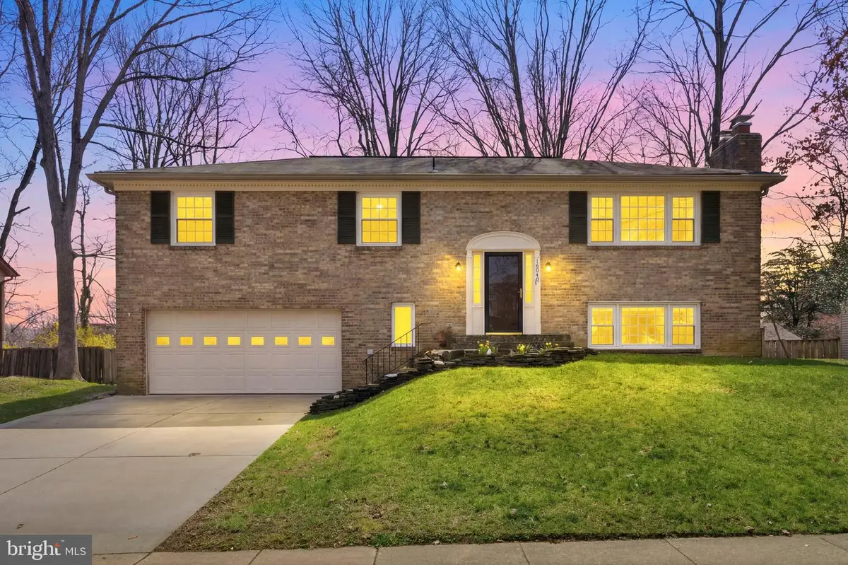 16040 Fairway Dr, Dumfries, VA 22025 - #1