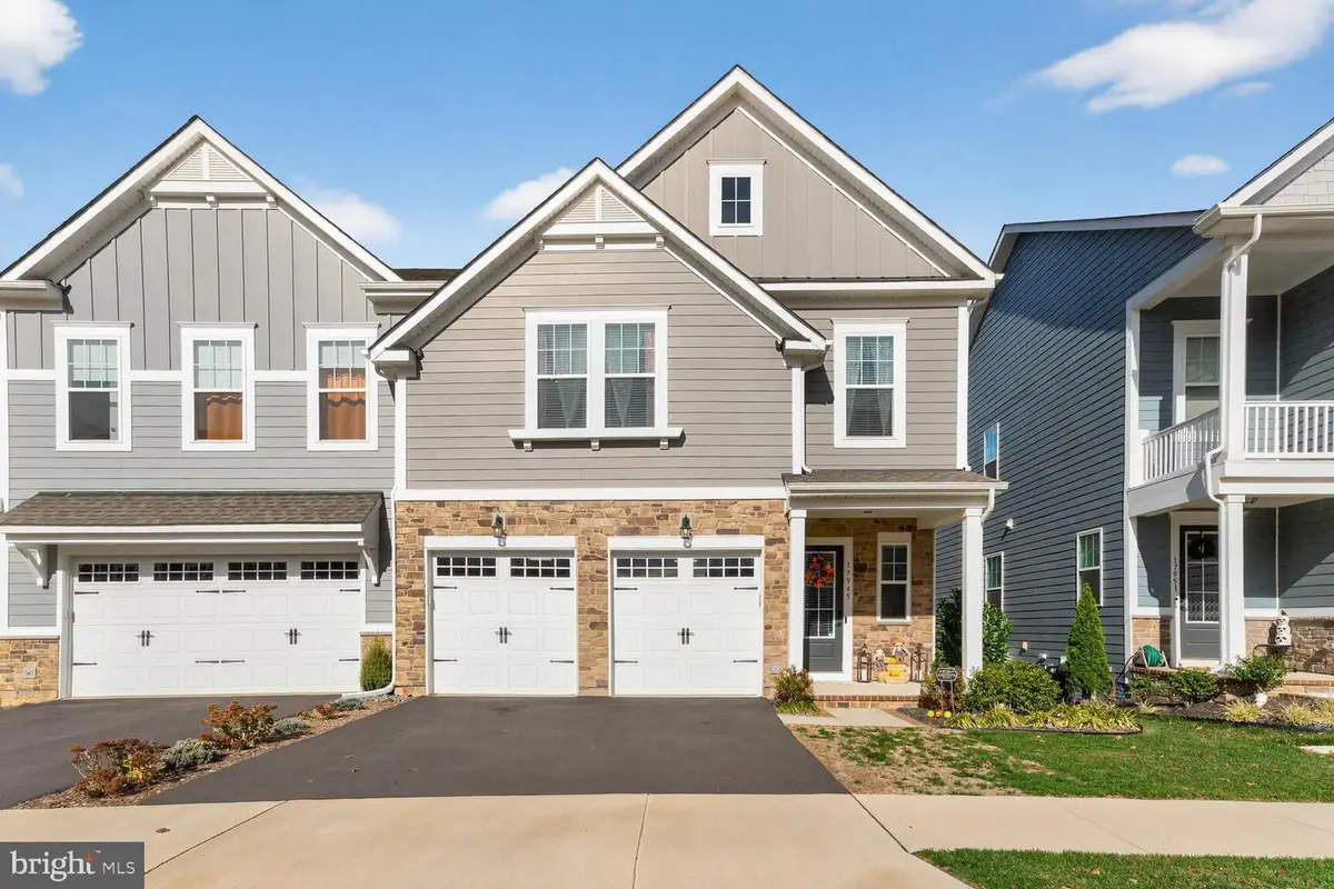 17945 Woods Overlook Dr, Dumfries, VA 22026 - #1
