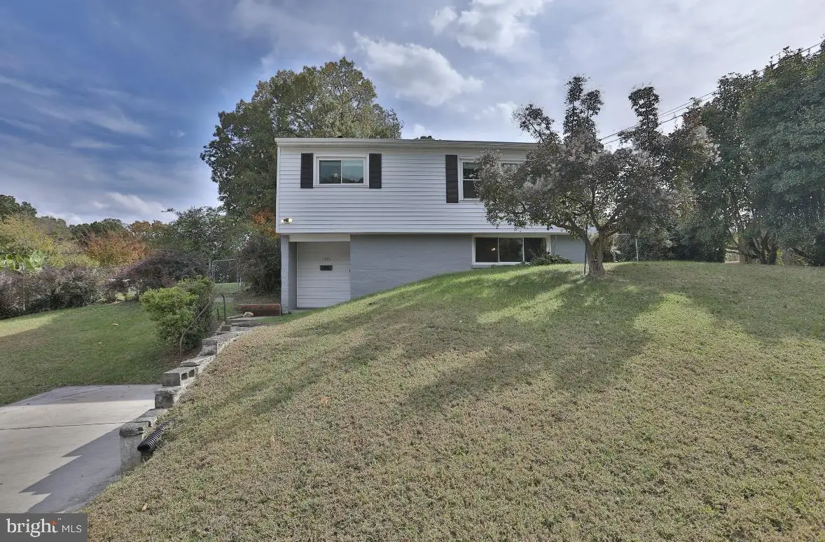 1521 Indiana Ave, Woodbridge, VA 22191 - #1