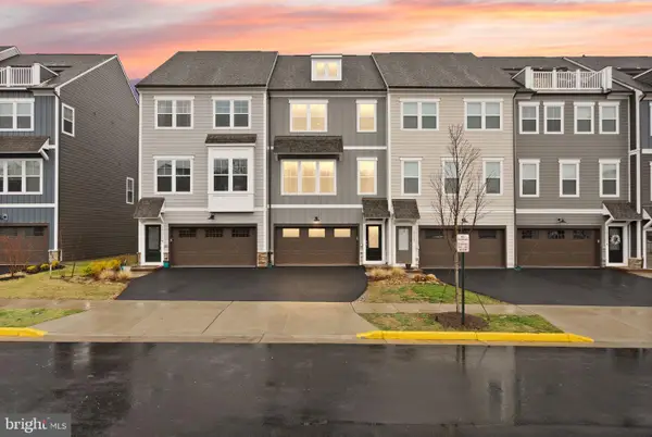 18353 Moss Garden Rd, DUMFRIES, VA 22026