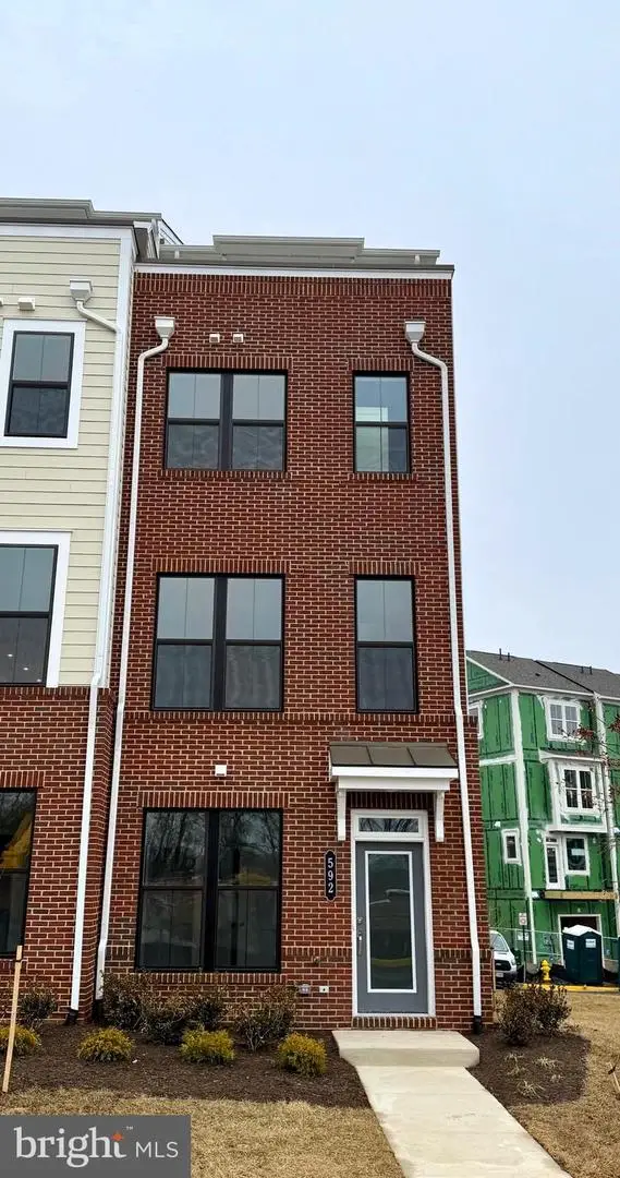 592 Watermans Dr, WOODBRIDGE, VA 22191