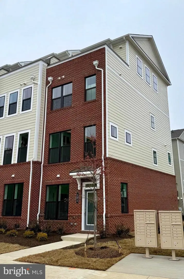 592 Watermans Dr, Woodbridge, VA 22191 - #2