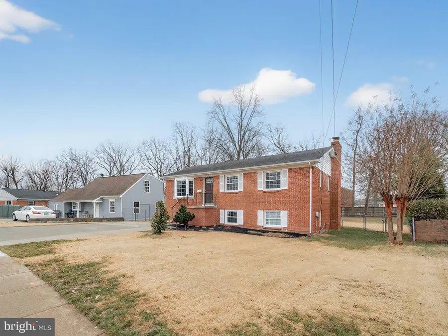 10127 Lomond Dr, Manassas, VA 20109 - #3