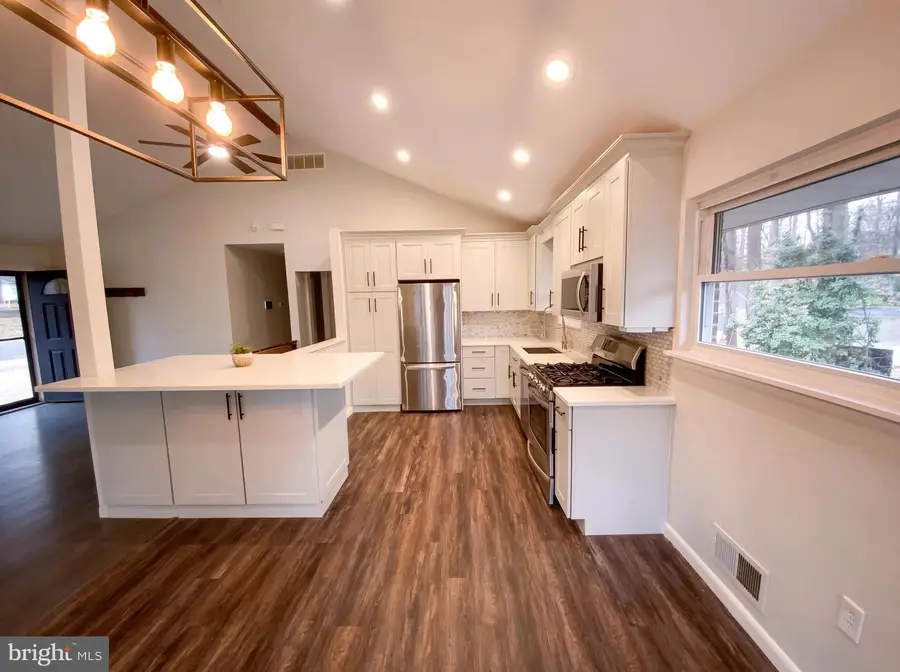 18320 Candice Dr, Triangle, VA 22172 - #2