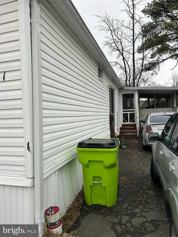 101 Dumfries Dr #101, DUMFRIES, VA 22026