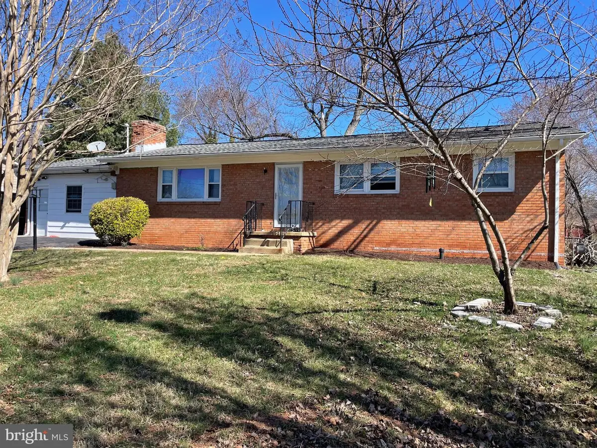 7705 Huron Dr, Gainesville, VA 20155 - #1