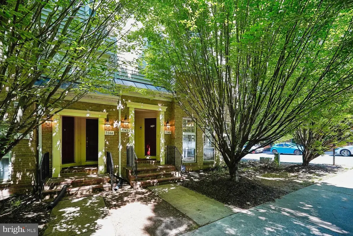 7140 Little Thames Dr, Gainesville, VA 20155 - #1