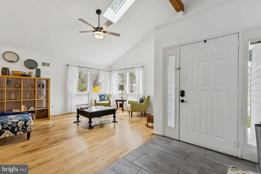 5850 Anthony Dr, Woodbridge, VA 22193 - #2