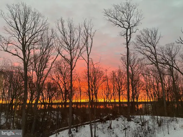 18320 Moss Garden Rd, DUMFRIES, VA 22026