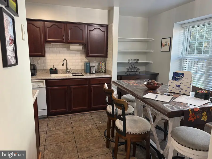 12232 Nutmeg Ct, Woodbridge, VA 22192 - #3