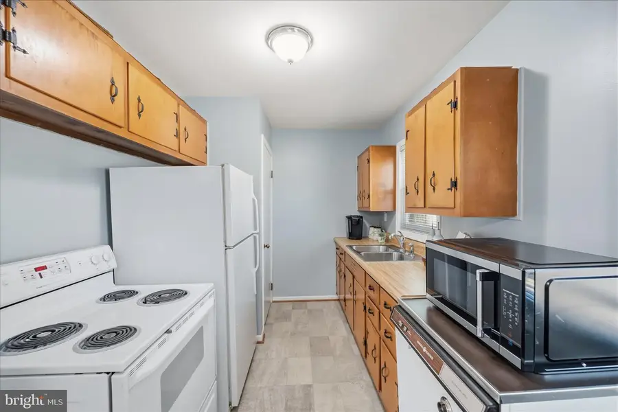 13207 Treetop Ct, Woodbridge, VA 22191 - #2