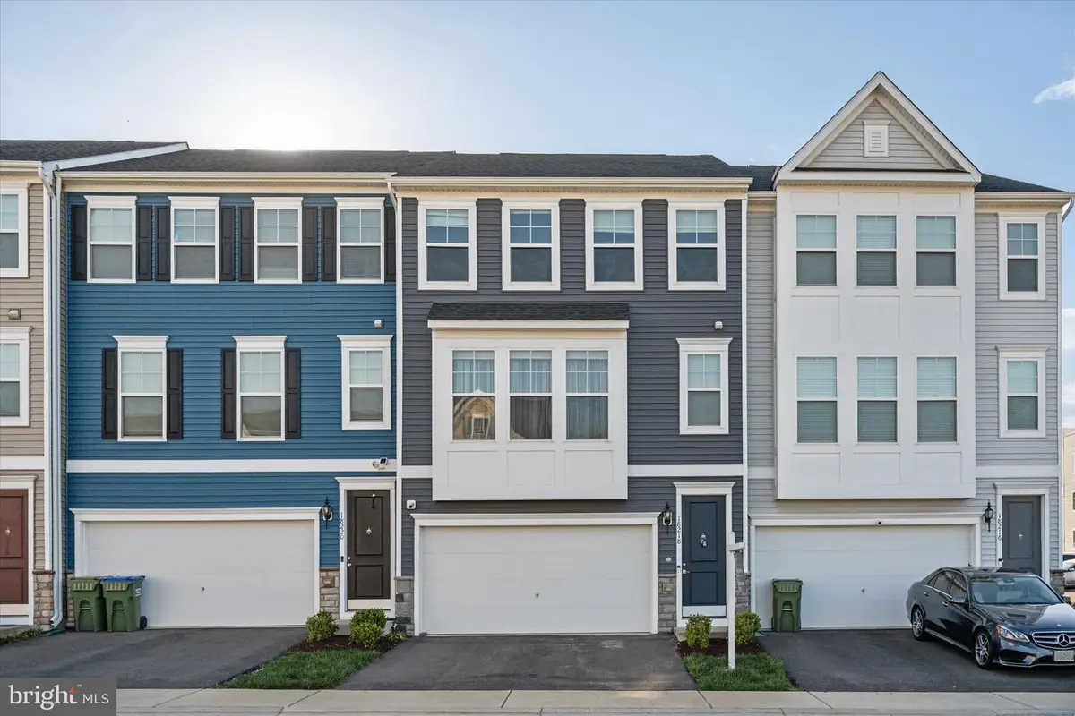 18218 Summit Pointe Dr, Triangle, VA 22172 - #1