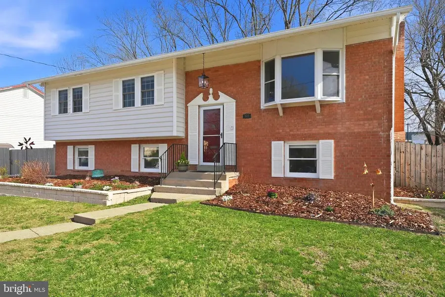 805 Norwood Ln, Woodbridge, VA 22191 - #2