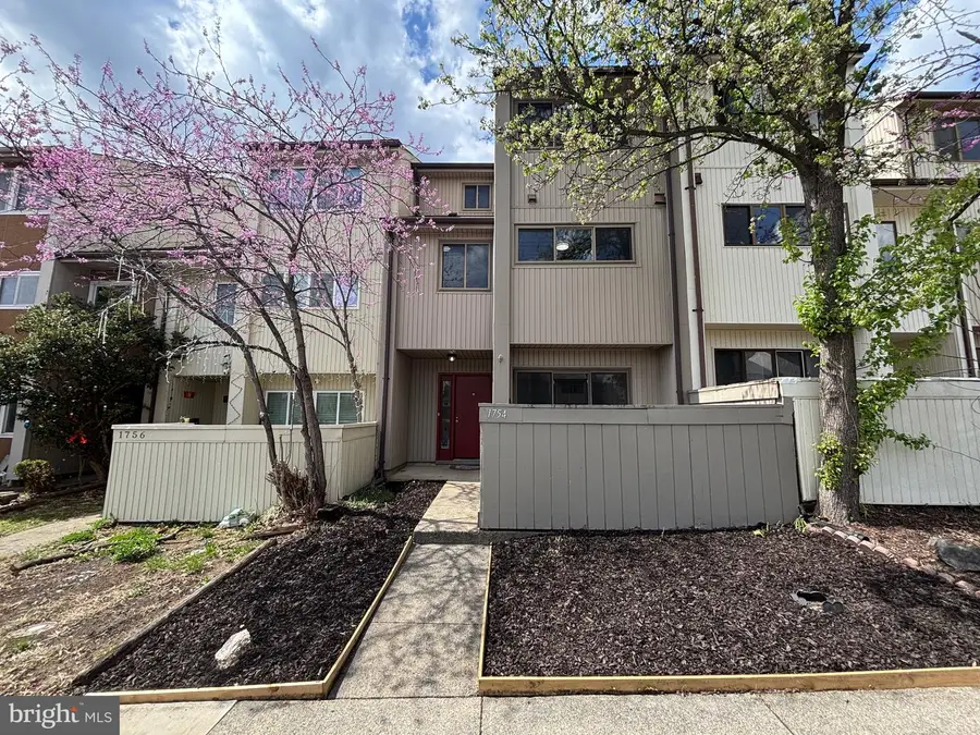 1754 Powder Horn Ter, Woodbridge, VA 22191 - #2