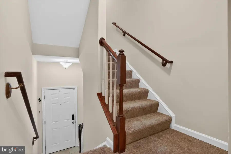 6916 Kona Dr, Gainesville, VA 20155 - #2