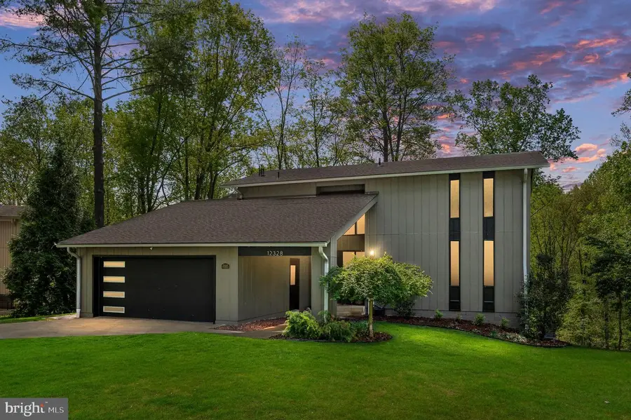 12328 Hollyhock Ct, Woodbridge, VA 22192 - #2