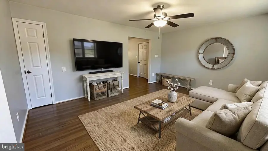 13316 Hillendale Dr, Woodbridge, VA 22193 - #3