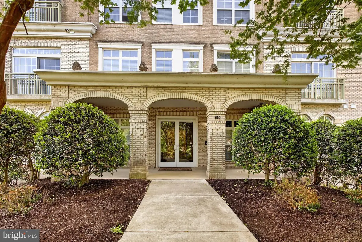 810 Belmont Bay Dr #302, Woodbridge, VA 22191 - #1