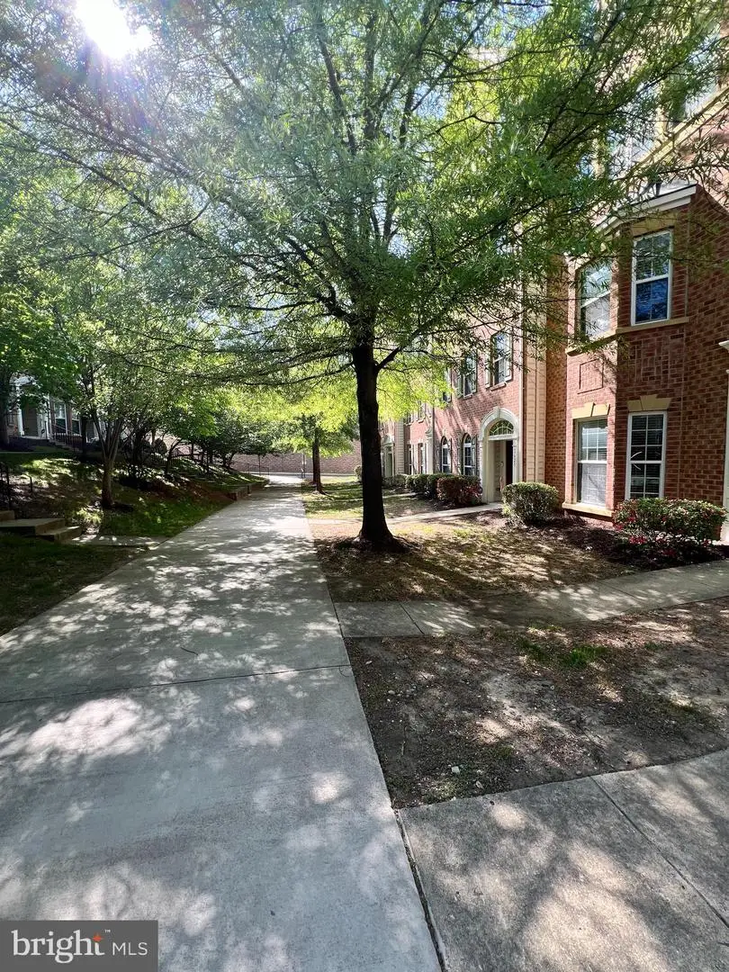 2621 Eastbourne Dr, Woodbridge, VA 22191 - #1