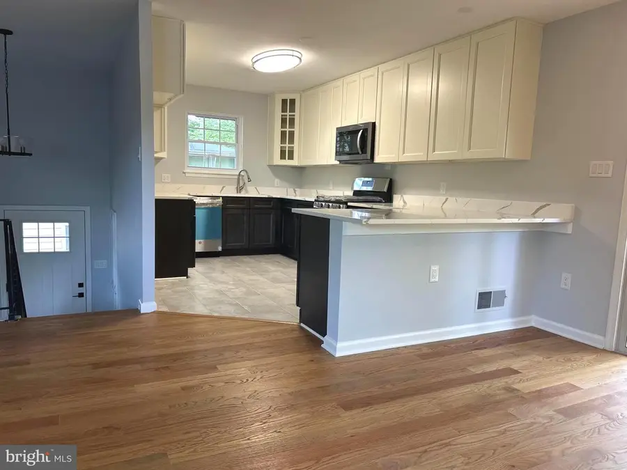 12530 Oakwood Dr, Woodbridge, VA 22192 - #2