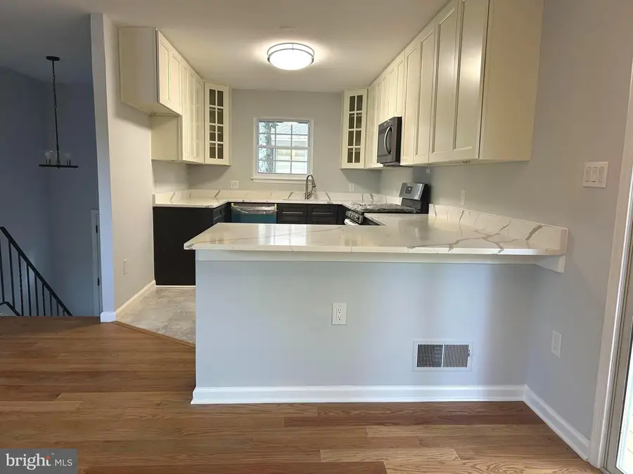 12530 Oakwood Dr, Woodbridge, VA 22192 - #3