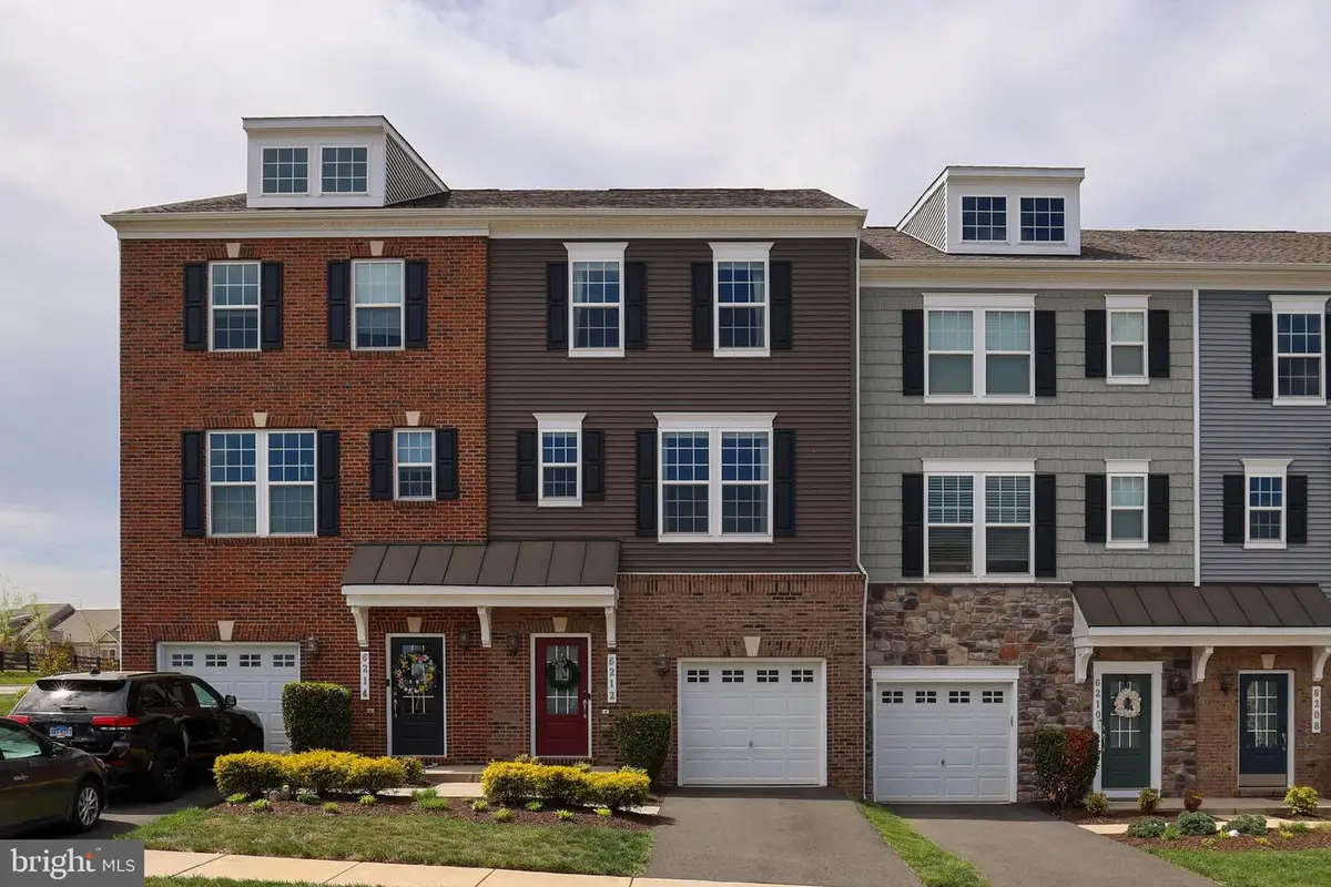 6212 Quinns Creek Dr, Haymarket, VA 20169 - #1