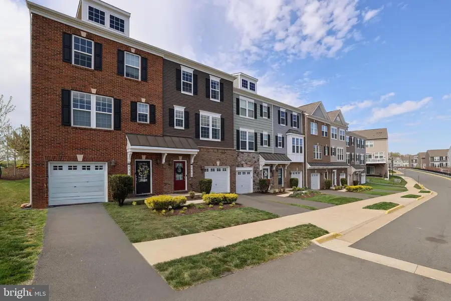 6212 Quinns Creek Dr, Haymarket, VA 20169 - #2