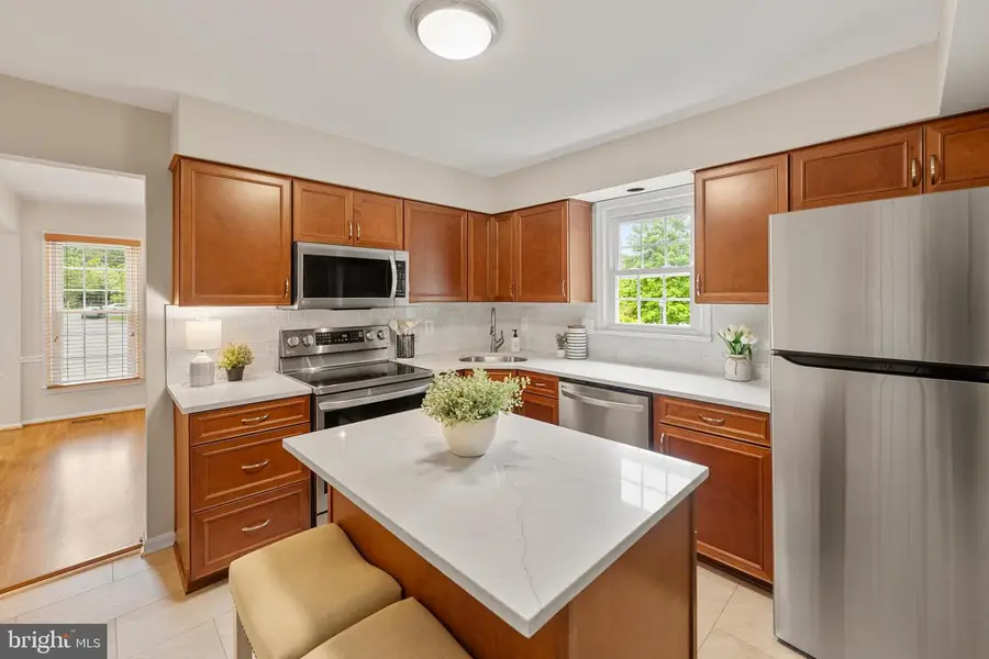 3110 Woods Cove Ln, Woodbridge, VA 22192 - #2