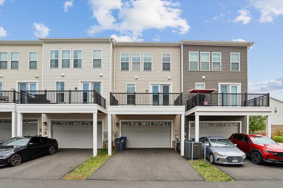 6703 Upland Manor Dr, Gainesville, VA 20155 - #2