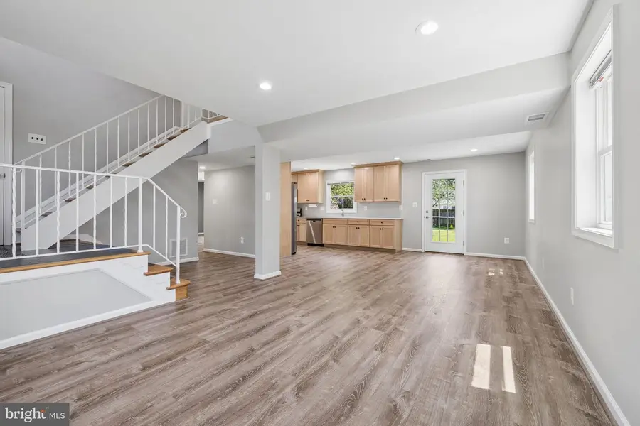 9803 Greenview Ln, Manassas, VA 20109 - #2