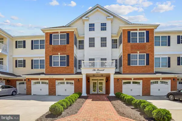 15221 Royal Crest Dr #302, HAYMARKET, VA 20169